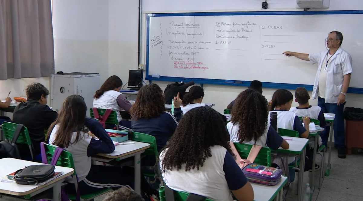 Quanto ganha um professor no Brasil? Veja lista que mostra salários a partir de R$ 4,1 mil e entenda déficit com outras carreiras