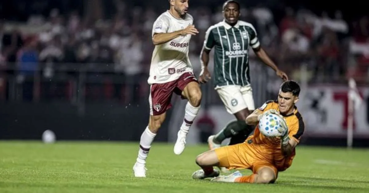 Calleri detona arbitragem após tropeço do São Paulo: "Pênalti claro"