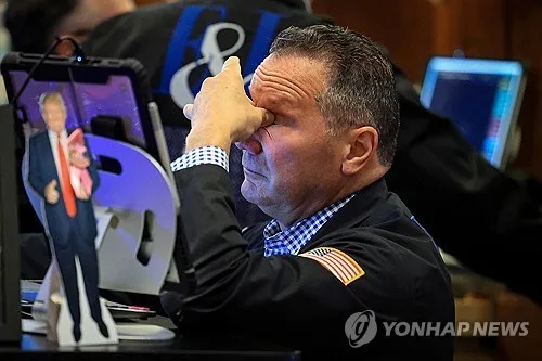 AI 경고등에 유가 급등까지…반도체 급락, 나스닥 2.2%↓(종합)