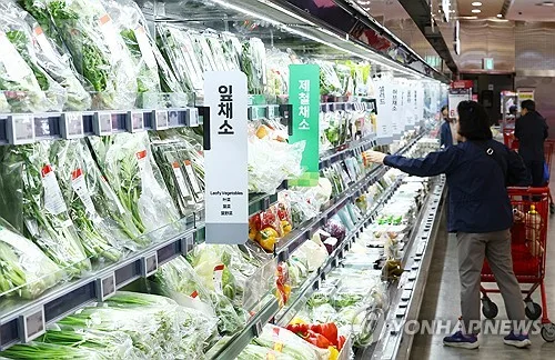 "신선식품 구매액 과일·채소 최상위…편의점 구매액 20% 증가"