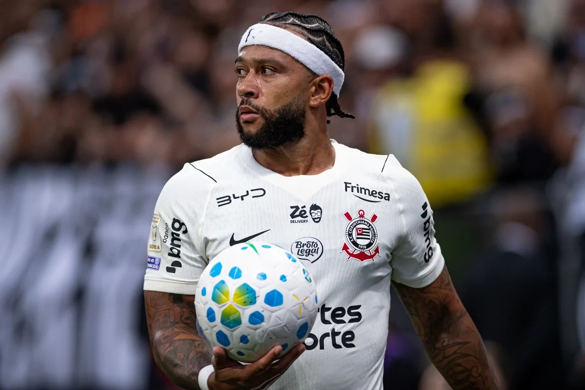 Memphis Depay posta recado após derrota do Corinthians no Brasileirão