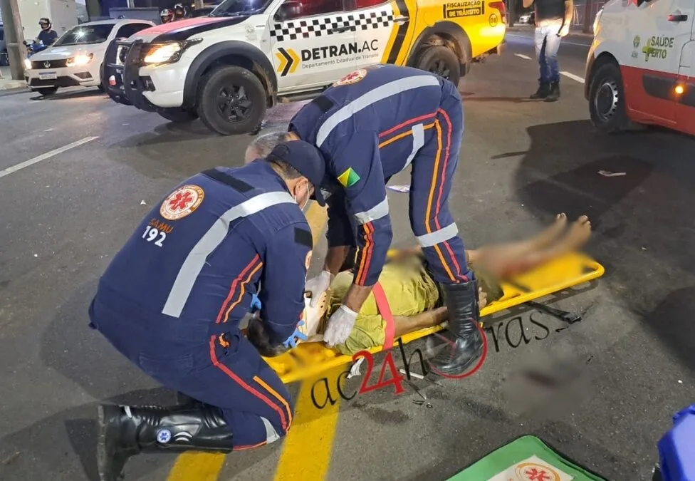 Acidente com moto próximo a ‘bandeiraço’ deixa dois feridos em Rio Branco