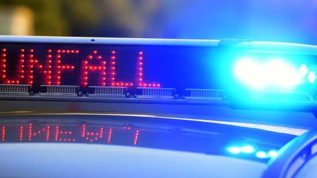 Vollsperrung: Schwertransporter mit Baukran umgekippt - A2 gesperrt