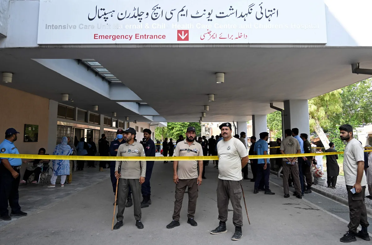 Murieron 14 niños en un incendio en una sala de recién nacidos en un hospital de Pakistán