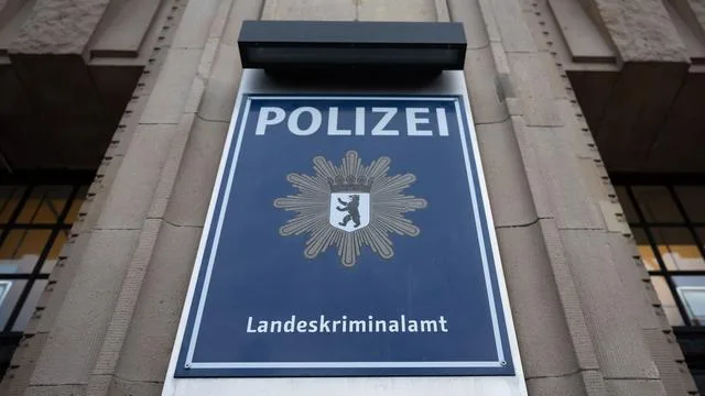Büros beklebt: Fahndungsplakate mit CDU-Abgeordneten - Frau festgenommen