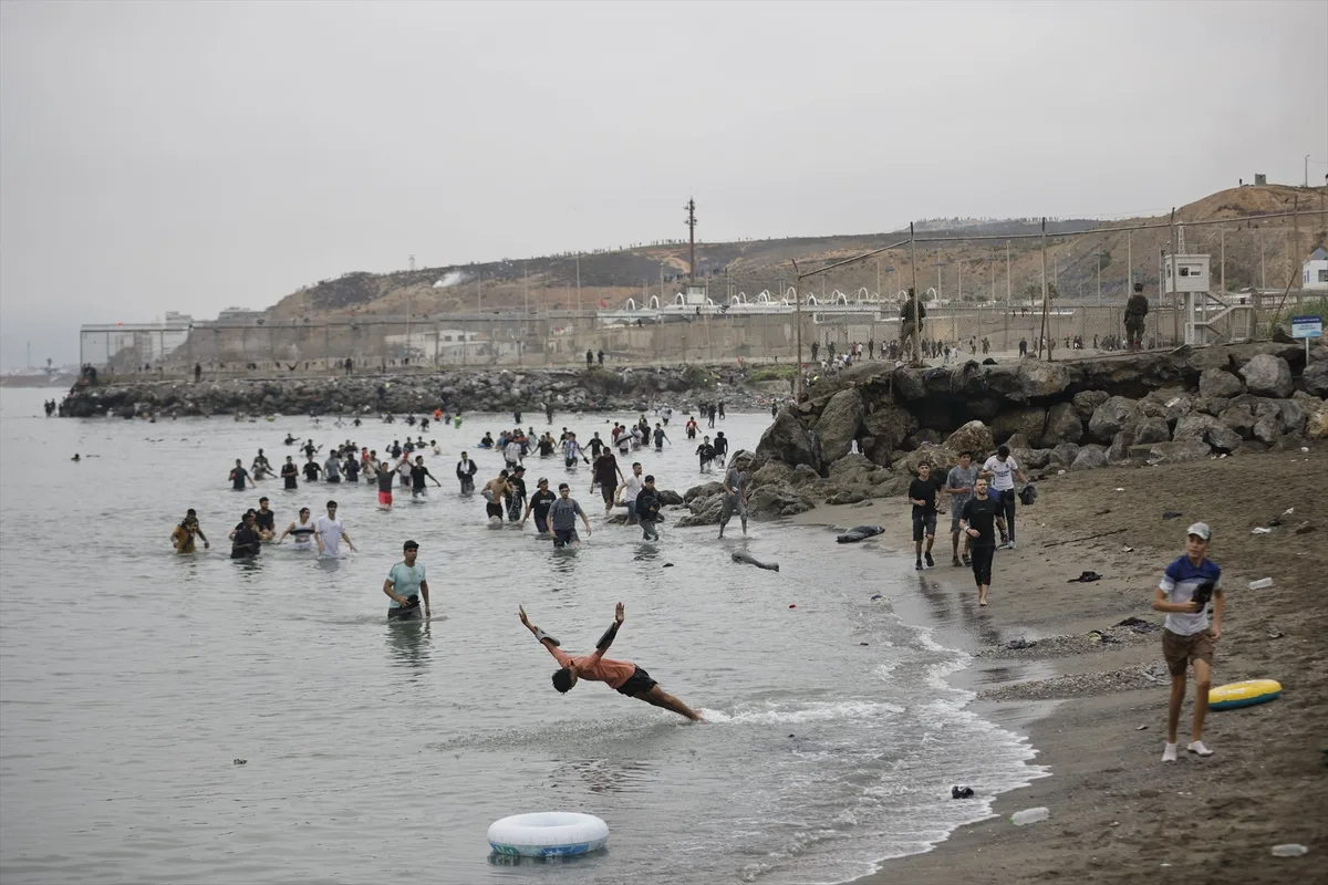 El repunte migratorio en España se concentra en Ceuta: las entradas irregulares por tierra se disparan un 191% en 2026 sin contar la llegada masiva de migrantes en julio