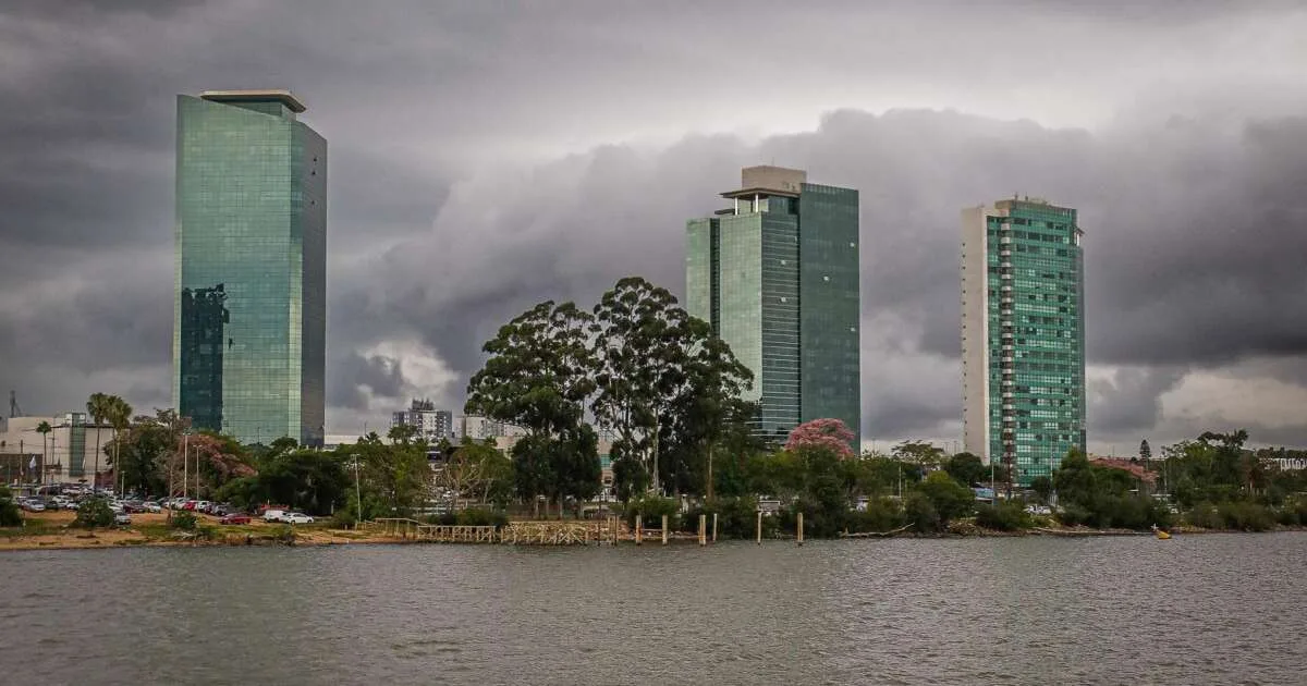 Defesa Civil emite alerta para chuvas intensas em Porto Alegre