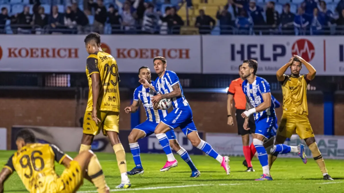 Avaí sofre, ajusta e vira o jogo: o banco fez a diferença contra o Sport