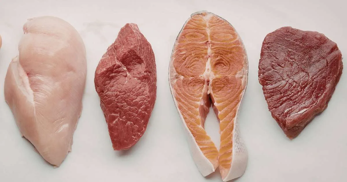 Qual carne tem mais proteína: veja comparação entre boi, frango, peixe e porco