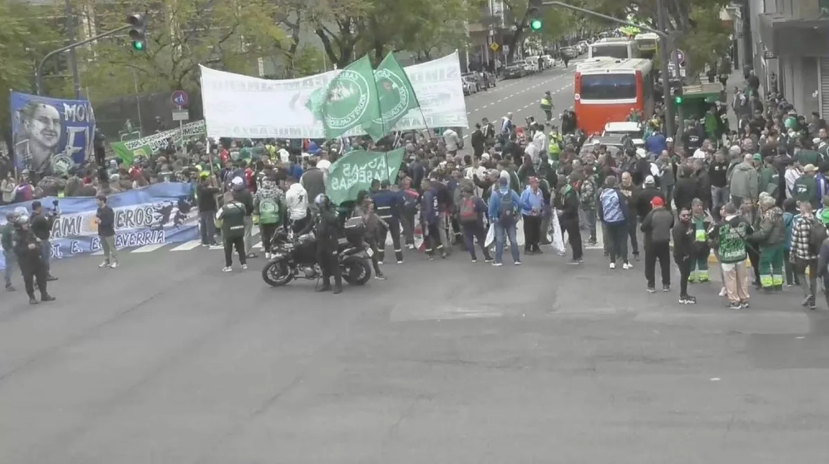 La CGT vuelve a movilizarse por el microcentro porteño en rechazo a las medidas económicas del Gobierno