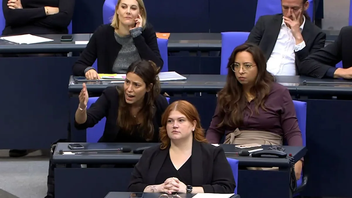 Ordnungsrufe für Linken-Abgeordnete Köktürk - Die Zwischenrufe im Bundestag im Video