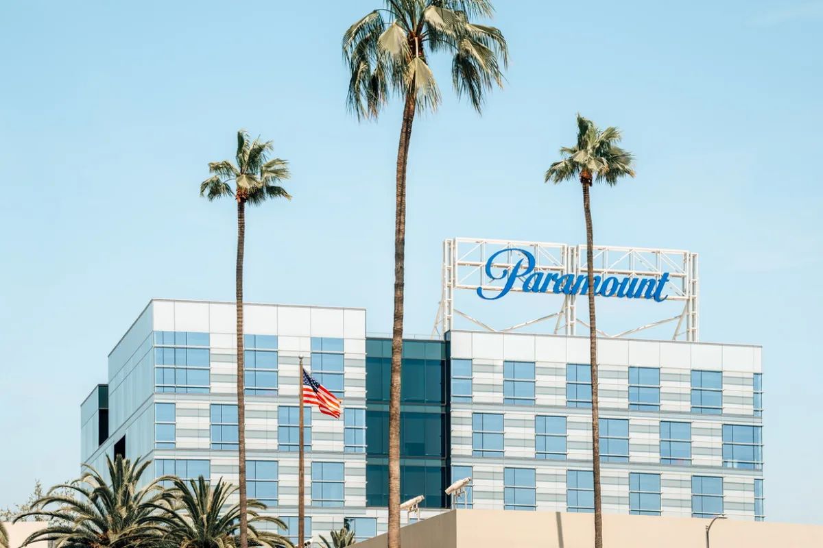 Paramount destraba la compra de Warner Bros. tras acuerdo con 12 estados