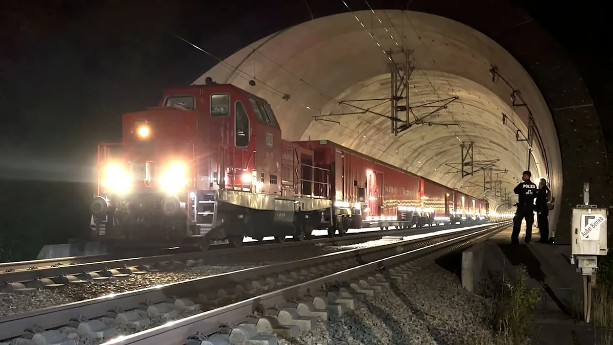 Tür bei 200 km/h geöffnet - ICE muss in Tunnel nothalten