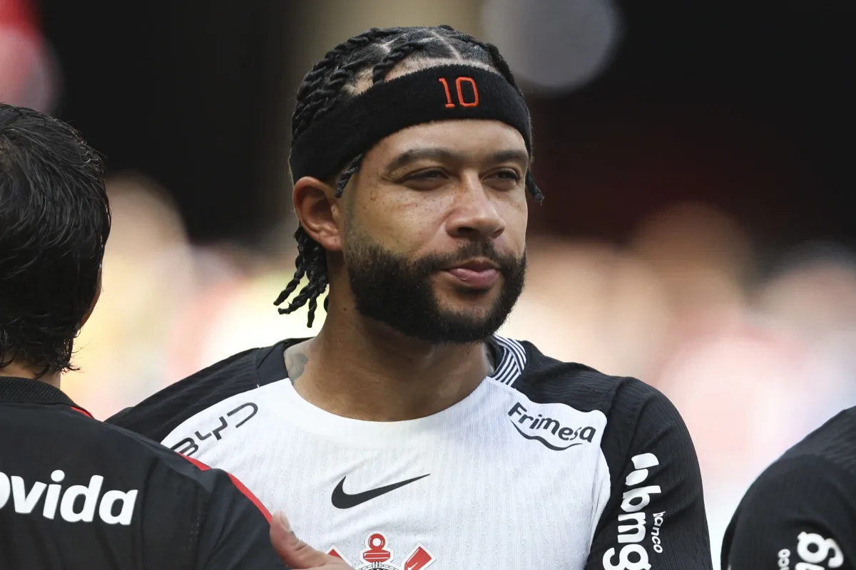 Fora do Corinthians, Memphis Depay entra na mira de Flamengo e Vasco