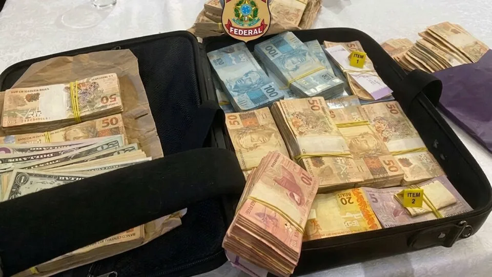 Advogada tenta embarcar com R$ 510 mil em espécie e dinheiro é apreendido pela PF em SP