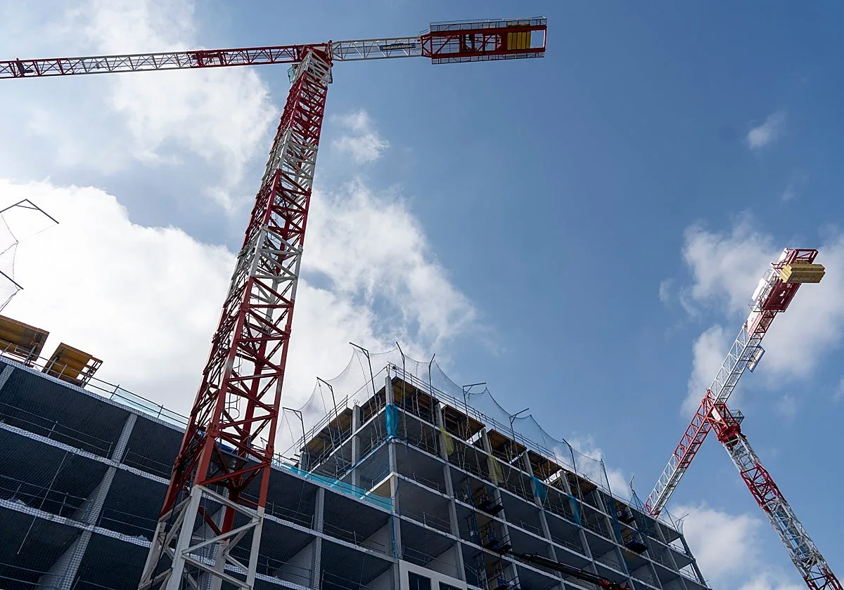 Madrid podrá levantar 18.400 nuevas casas protegidas hasta 2028 en suelo no residencial