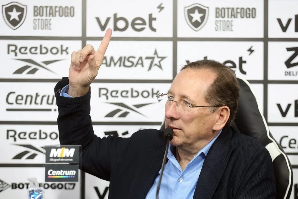 Textor vence processo nos EUA e diz que voltou a ser dono de 90% da SAF do Botafogo; entenda