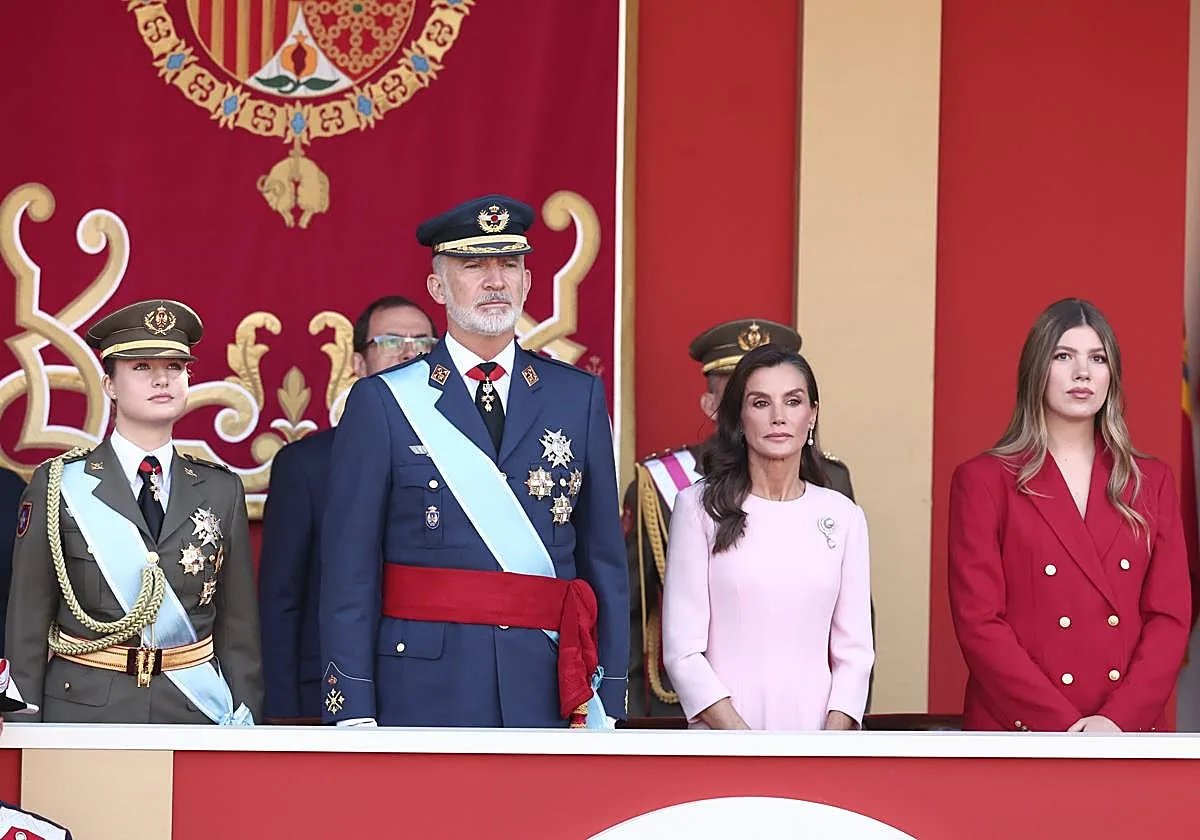 Los Reyes aterrizan en Ceuta en su primera visita oficial a la ciudad desde la proclamación de Felipe VI