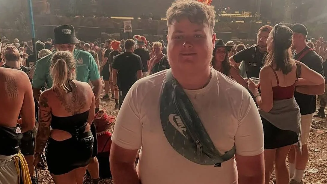 "Podiam ter-me ignorado": como um martelo mudou a vida de um jovem autista que foi sozinho a um festival de verão