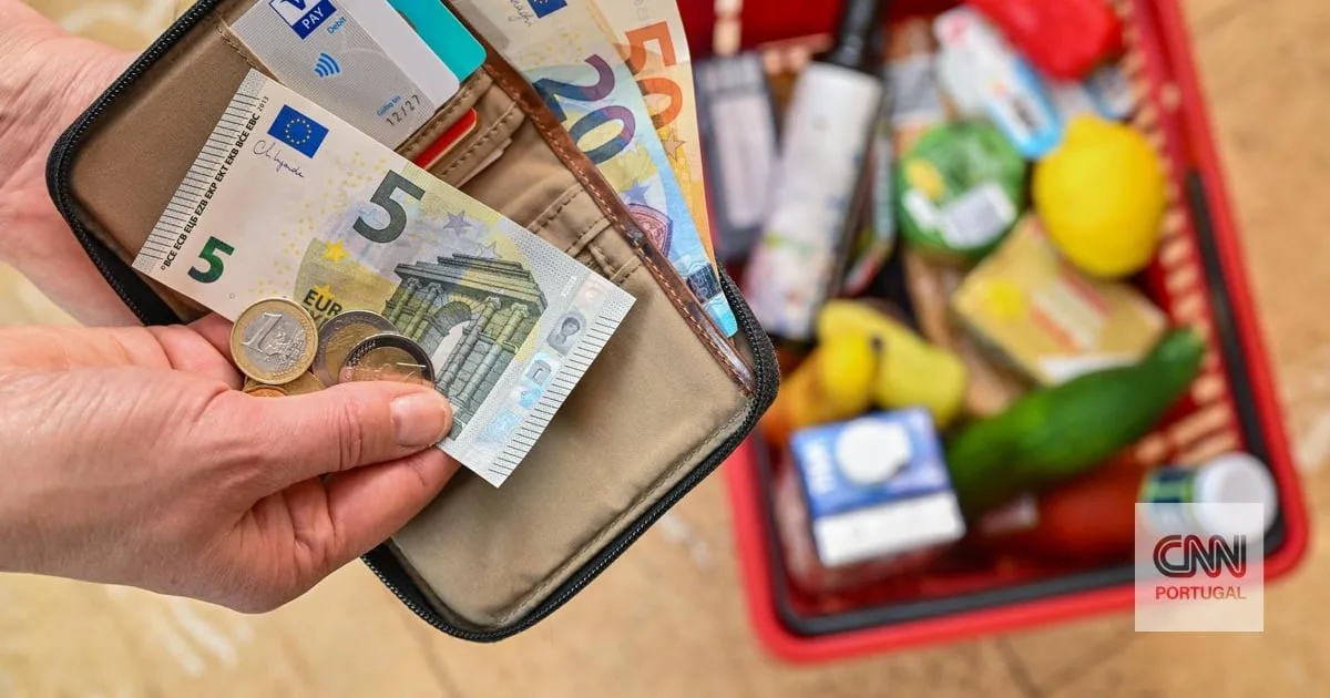 Salário mínimo nos 1.100 euros já em 2027? CGTP diz que "é possível" e UGT quer ir além dos 970