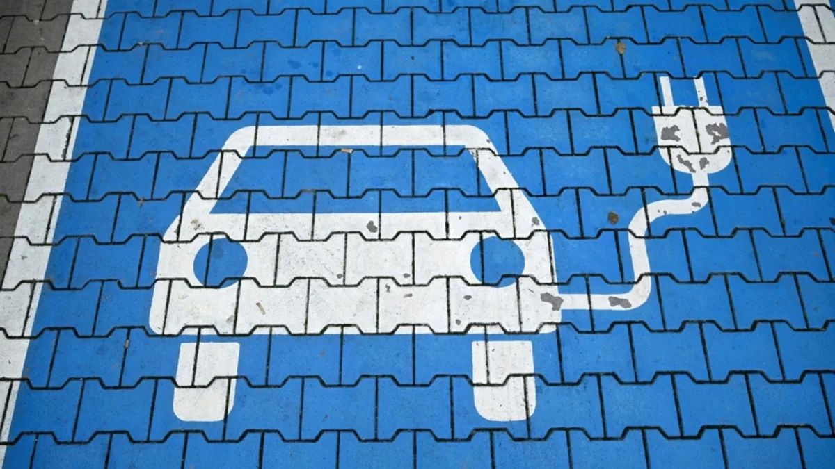 E-Auto-Trend setzt sich fort: Anteil an Neuzulassungen steigt über 32 Prozent