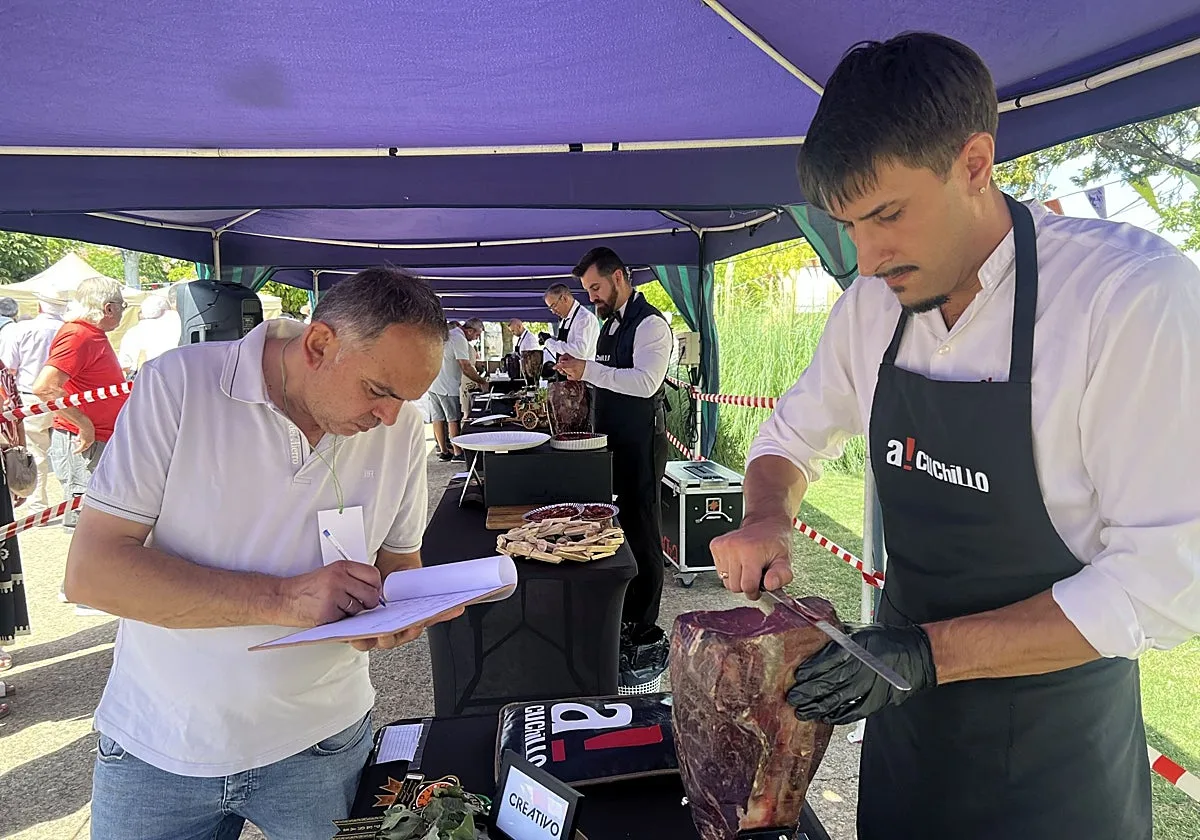 El palentino Óscar Marcos gana el VIII Campeonato Autonómico de Cortadores de Cecina
