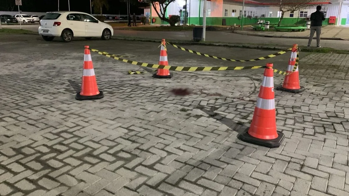 Médico é esfaqueado no estacionamento de hospital em Balneário Camboriú