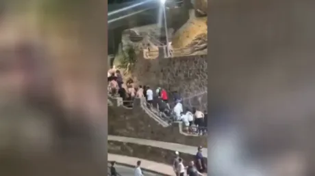 Ceuta residents tear down migrant camps (VIDEO)