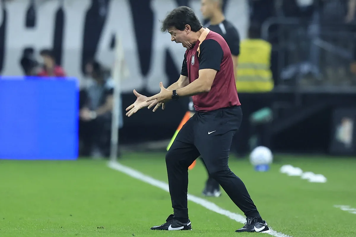 Diniz exalta Memphis após classificação do Corinthians: “Tem um brilho diferente”