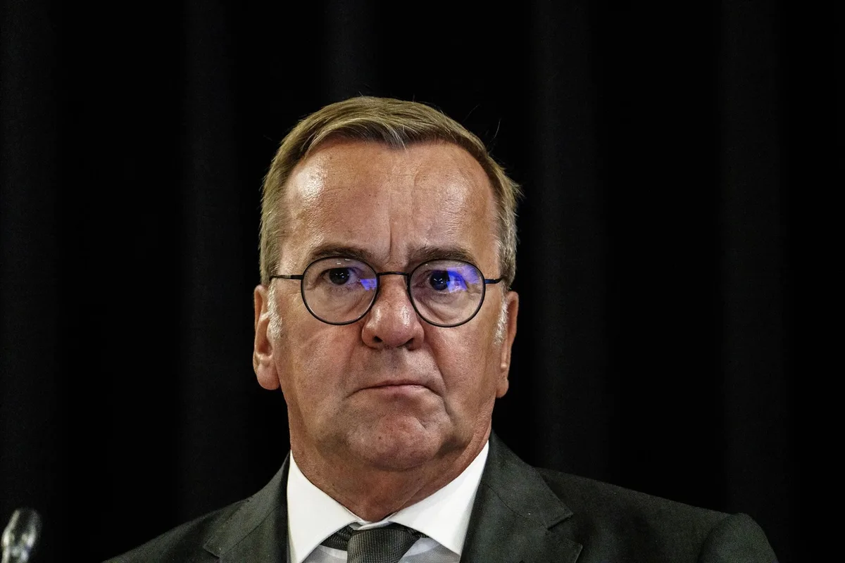 El ministro de Defensa de Alemania rechaza las críticas contra la compra de armamento: "No es chatarra"