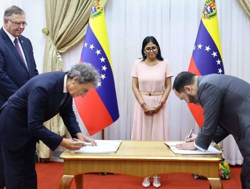 Ejecutivo firma de convenio petrolero binacional entre Pdvsa y TotalEnergies