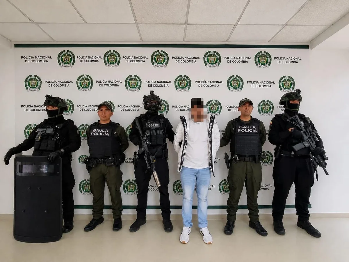 Operativo al descubierto en Bogotá: Así terminó en el piso y capturado alias "Nairobi", cabecilla del Tren de Aragua (VIDEO)
