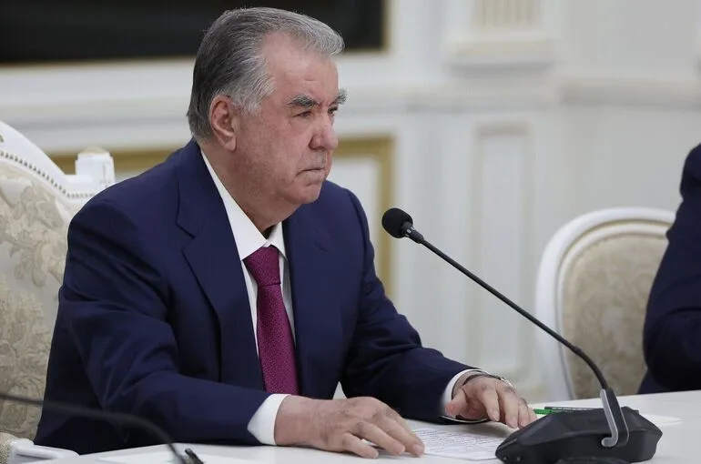 Президент Таджикистана отметил позитивную динамику в отношениях с Россией