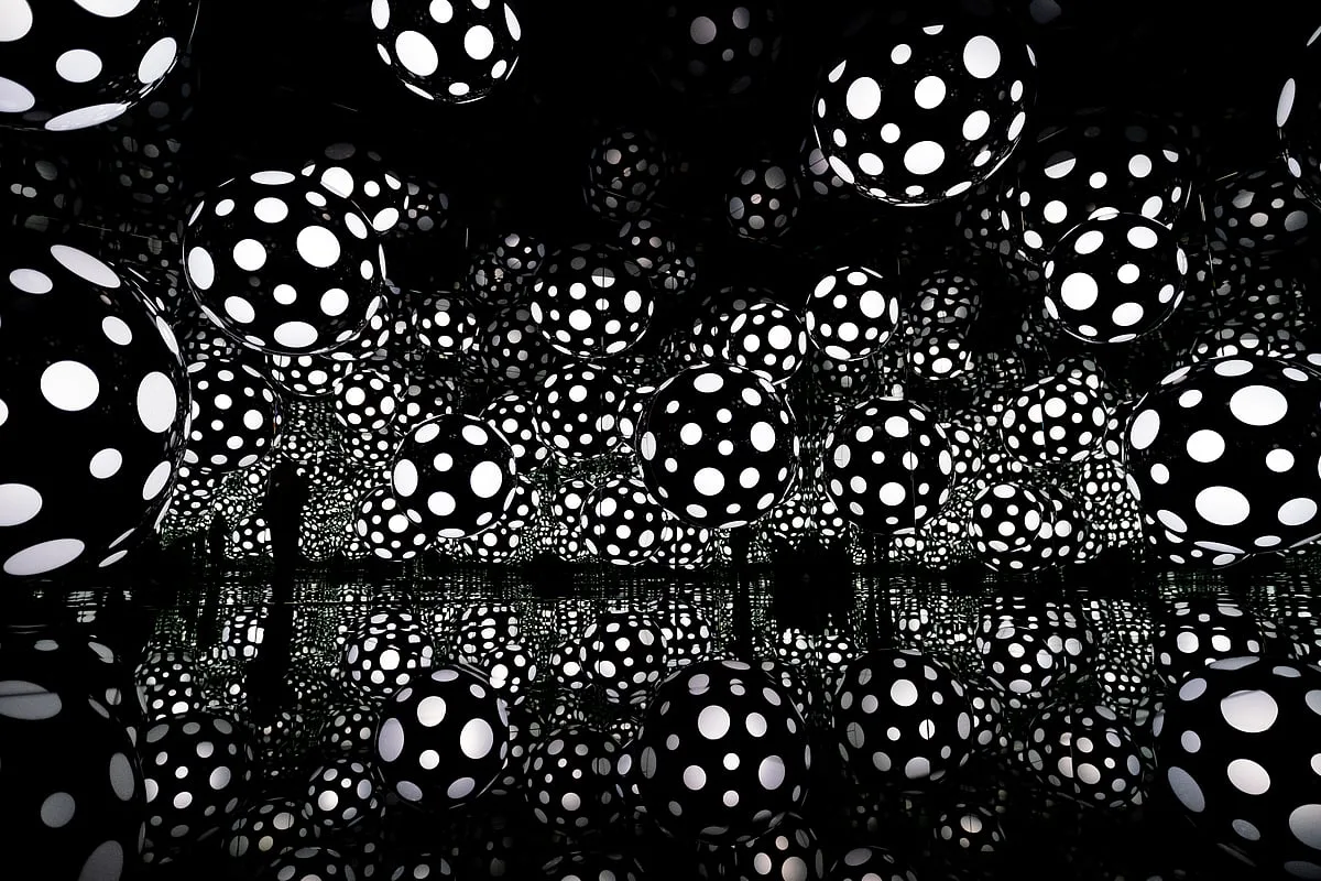 Kusama, para sempre rebelde, artista icónica, diz o seu Adeus