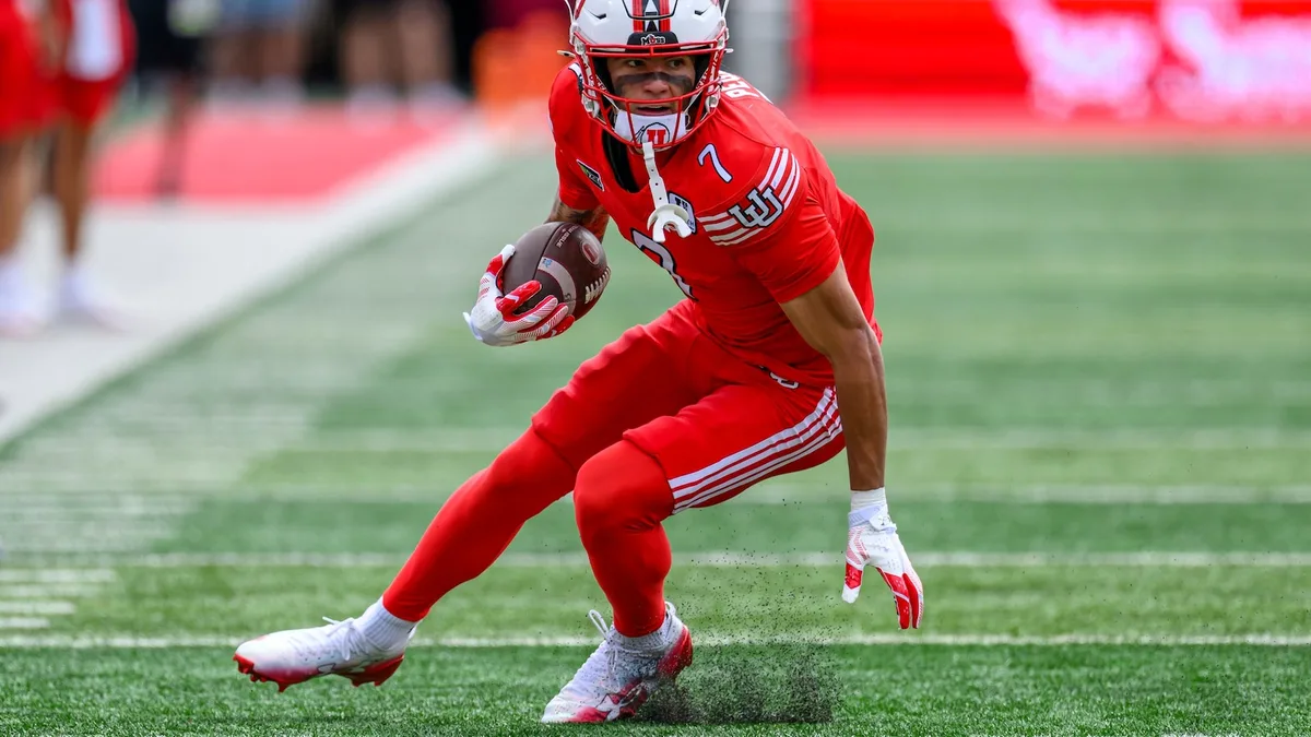 Devon Dampier throws 2 TD passes, Daniel Bray adds TD run as No. 17 Utah beats Utah State 33-0