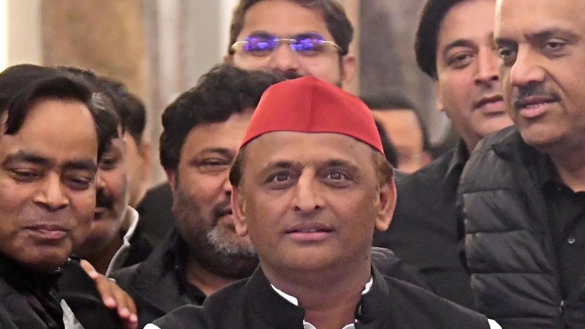 Akhilesh Yadav sets 27,000-vote target in SP meeting