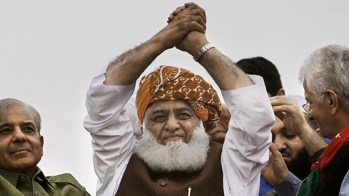 Pakistani opposition leader warns against concentration of power in military establishment