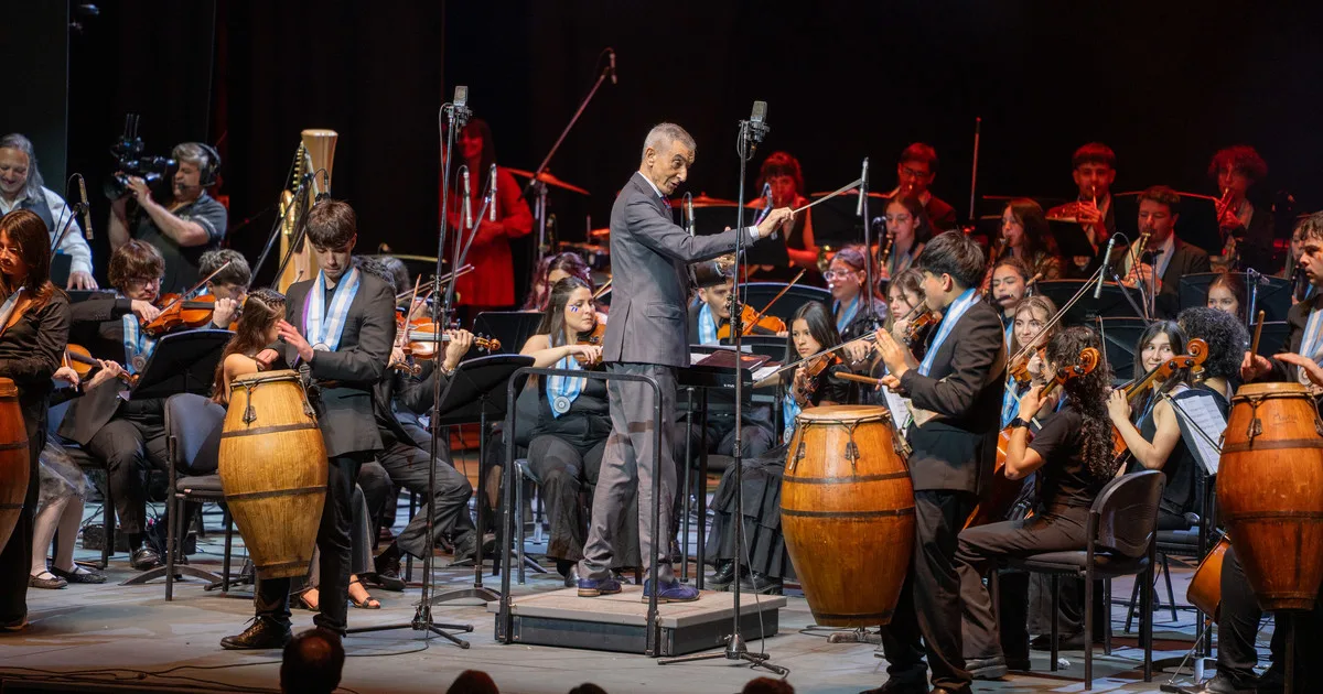 La noche que Nelson Castro tomó la batuta en el teatro Coliseo