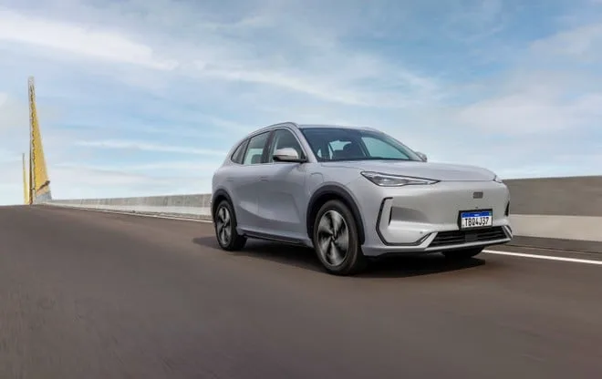 Geely confirma produção nacional do híbrido EX5 EM-i e do elétrico EX2 para este ano
