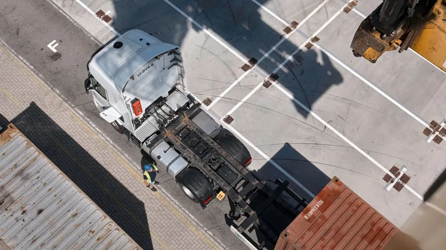 Logistik bei Niedrigwasser: Lasst autonome Lkw die Lasten der Rhein-Kähne übernehmen!