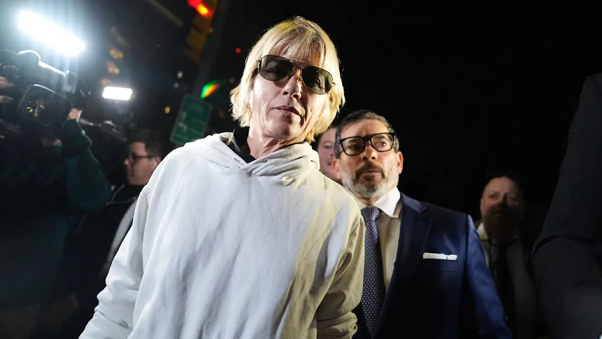 Drama über den Wolken - Selma Blair nach Flugzeug-Ausraster vor Gericht