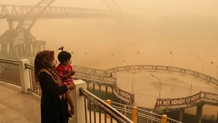La propagation de la fumée toxique des incendies en Indonésie entraîne des fermetures d'écoles en Malaisie et des annulations de vols