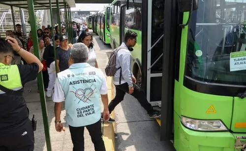 Cierre de Línea 12 del Metro duplica traslados de usuarios; RTP tarda hasta una hora con tráfico en Tláhuac
