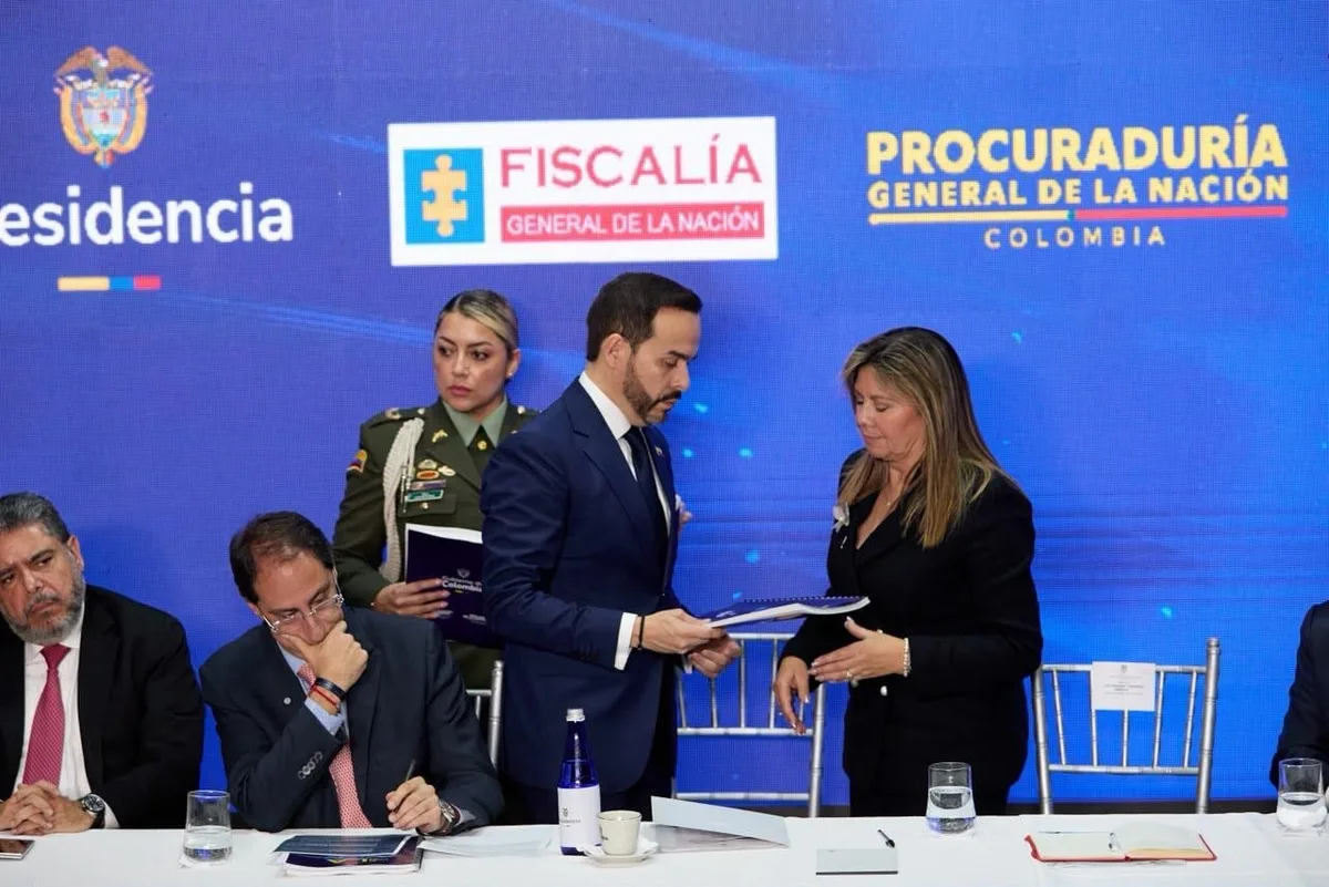 La fiscal Luz Adriana Camargo se refirió a las 80 denuncias de corrupción en el Gobierno Petro que le entregó Abelardo de la Espriella: “Será objeto de valoración”