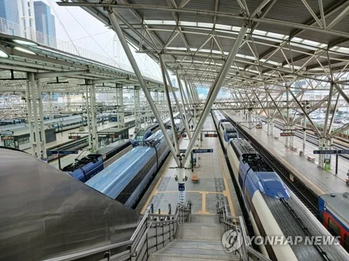 서울역서 부산행 KTX 고장으로 임시열차 운행…출발 60분 지연