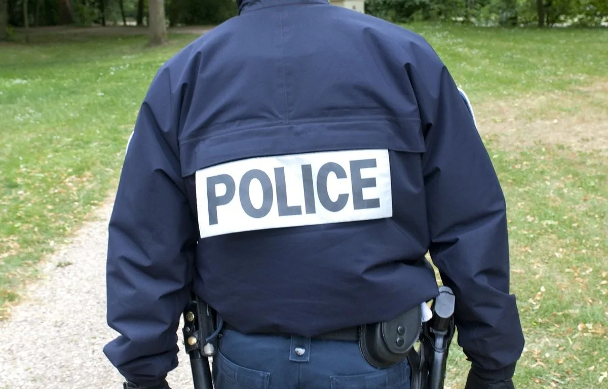 Un homme condamné à quinze mois de prison pour avoir tenu des propos racistes et tiré près d’un groupe d’enfants