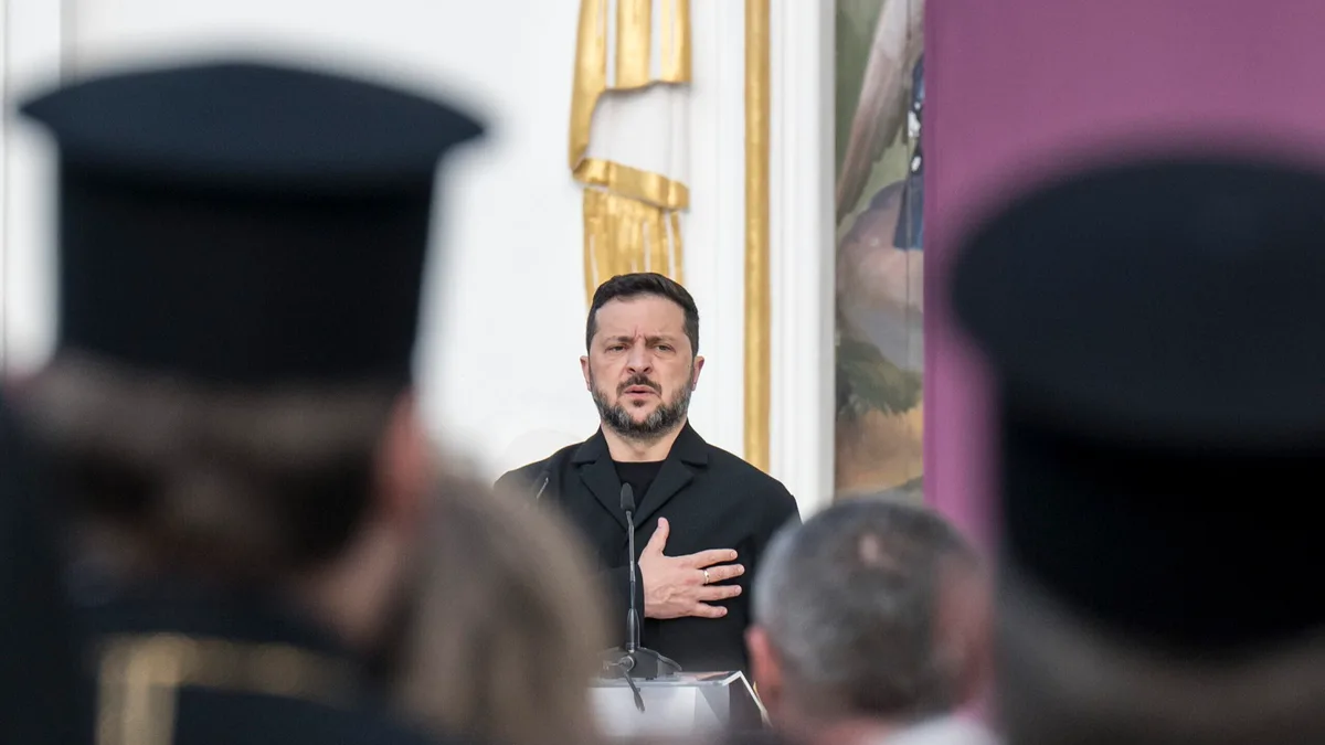 Zelensky afirma que Moscovo está a investir em mísseis balísticos