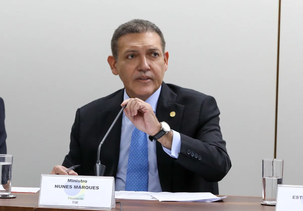 Nunes Marques estudou se afastar de julgamento sobre Moraes