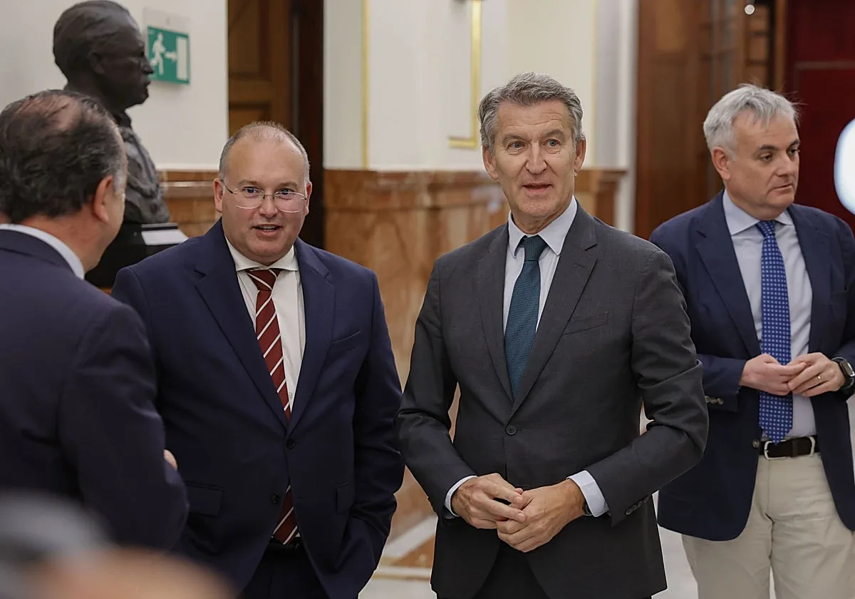Feijóo carga contra la «indolencia» de Sánchez ante al «caos» en Ceuta