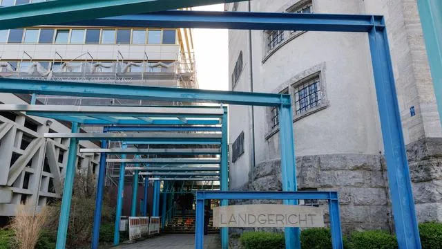 Landgericht Bielefeld: Angeklagter räumt Leichenschändung im Krankenhaus ein